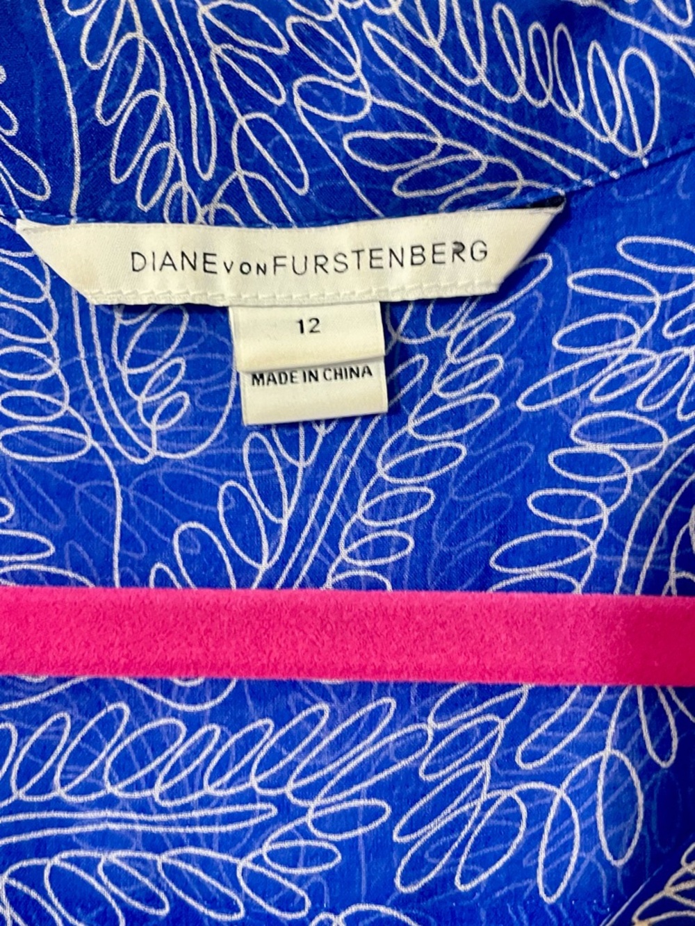 Diane Von Furstenberg Blue Printed  Button-Front Blouse sheer size 12 💯 silk - Picture 4 of 9